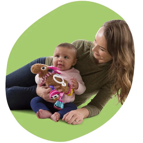 Vista 3 de Juguetes de Lamaze para sujetar en el asiento del coche y el cochecito - Muffin el Muérdago - Juguetes sensoriales arrugados para bebés