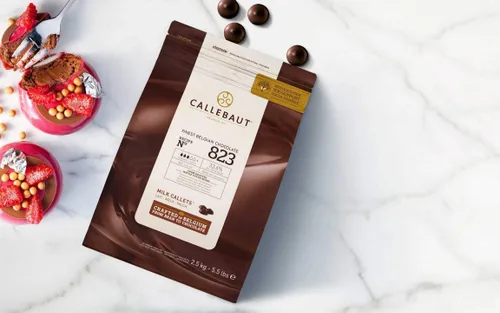 Vista 4 de Callets belgas de chocolate con leche (chispas) para hornear - 33.6% - 1 bolsa, 5.5 libras