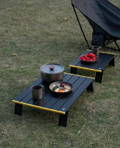 Vista 2 de iClimb - Mesa plegable ultraligera y compacta de mini playa y picnic de aluminio con bolsa de transporte, dos tamaños (negro - S)