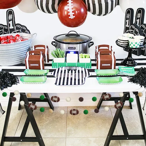Vista 3 de Guirnalda de bolas de fieltro de fútbol, pancarta de pompones de rugby para pancartas temáticas deportivas, decoraciones de fiestas