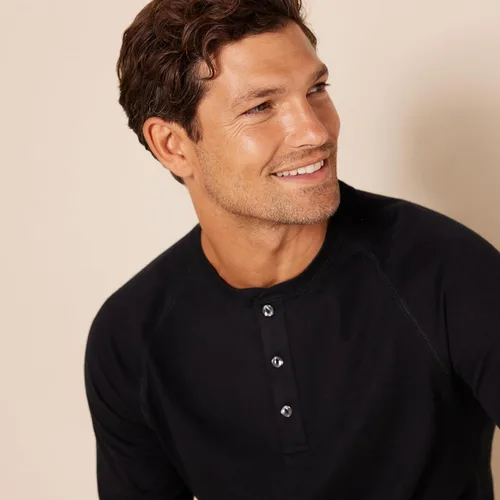 Vista 3 de Tienda Essentials - Camisa Henley de manga larga para hombre