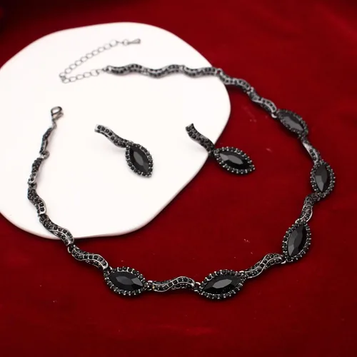 Vista 5 de Juego de joyas de boda de cristal austriaco para mujer, gargantilla de serpiente, collar y aretes colgantes para dama de honor