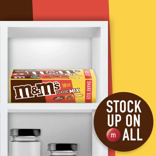 Vista 8 de M&M'S Paquete variado de dulces de chocolate con leche, chocolate con leche, dulces a granel envueltos individualmente, mantequilla de maní