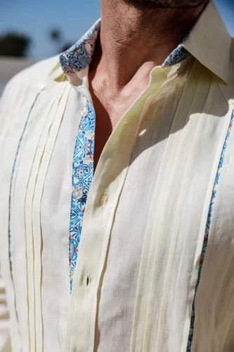 Vista 6 de Mojito - Camisa de manga larga para hombre, 100% lino, diseño de guayabera, con ribete floral en contraste y bordado azul