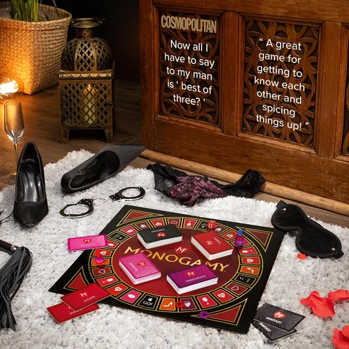 Vista 2 de Juego de mesa Monogamy - Un juego de mesa ganador de múltiples premios que es ideal para hombres y mujeres para acercarlos más que nunca
