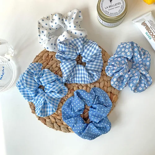 Vista 3 de Juego de bandas elásticas a cuadros azules - 5 bandas para el cabello tipo bandana para mujer