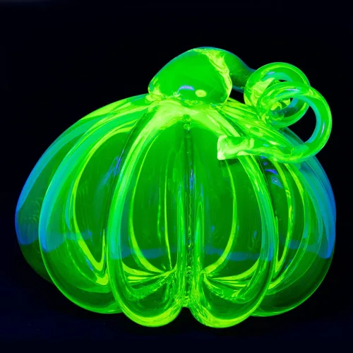 Vista 15 de Vajilla de vidrio de Urаnium (brilla bajo los rayos UV) - Estatuilla - Oso pequeño con lado plano, República Checa - Brillante
