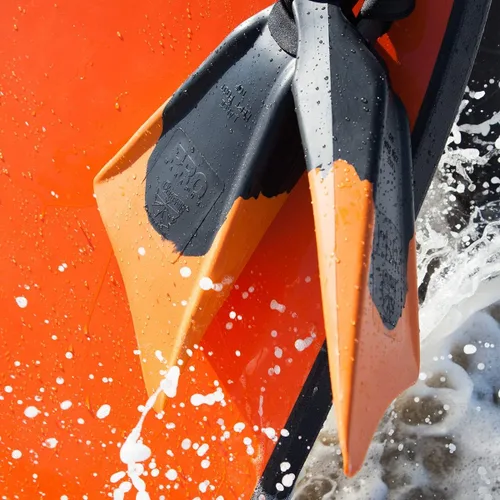Vista 4 de Churchill Makapuu Pro Swimfins - Negro/Naranja