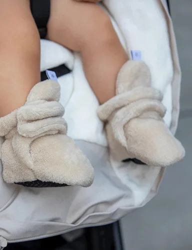 Vista 6 de 7AM Enfant Plush Baby Booties - Water Repellent Baby Shoes for Girls & Boys, Ultra Soft Winter Socks & Slippers for Infants
