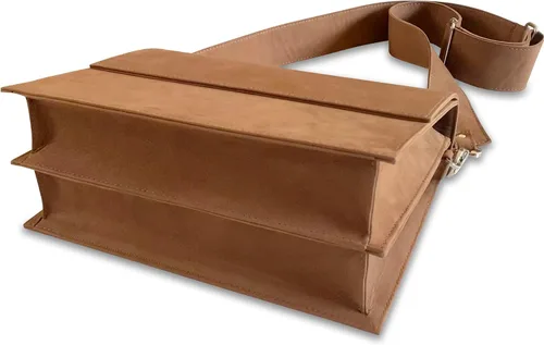 Vista 2 de Camille - Bolso cruzado y bandolera hecho a mano en Estados Unidos con cuero italiano fino y herrajes de primera calidad