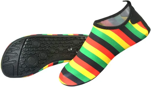 Vista 2 de VOARYISA Zapatos de agua para mujeres y hombres secado rápido para natación playa surf yoga ejercicio bandera de Jamaica reggae rasta del Caribe
