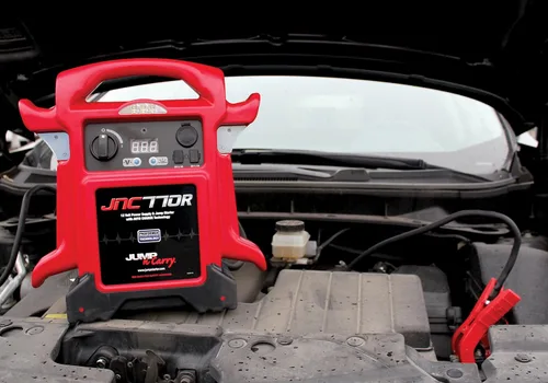 Vista 3 de Clore Automotive Jump-N-Carry JNC770R arrancador de puente de 12 voltios, con pico de 1700 A, calidad premium, paquete, color rojo