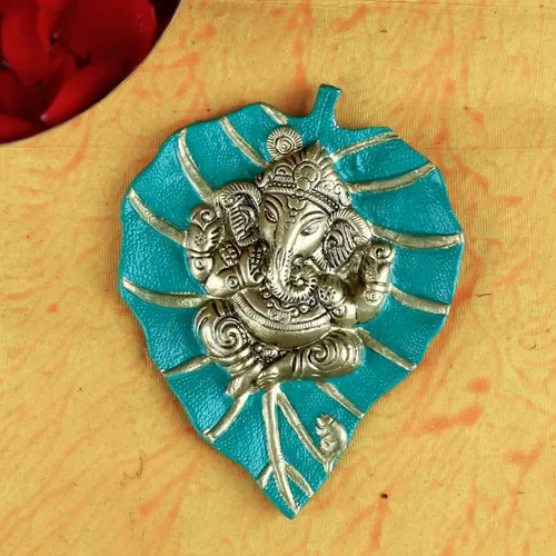 Vista 7 de SATVIK - 1 pieza de hoja amarilla de Lord Ganesh Patta Ganpati ídolo para colgar en la pared, estatua hindú de buena suerte, escultura de cara