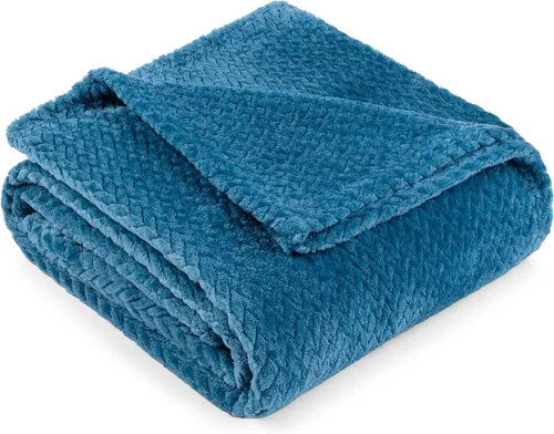Vista 13 de PAVILIA - Manta de forro polar suave y sólida de color negro para sofá, mantas ligeras y mullidas y cálidas para cama, manta de franela mullida