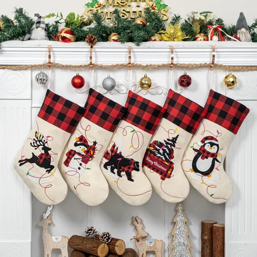 Vista 7 de LUBOT Juego de 4 medias de Navidad grandes para la familia, 20 pulgadas, silueta de búfalo rojo a cuadros para colgar en la chimenea, decoración