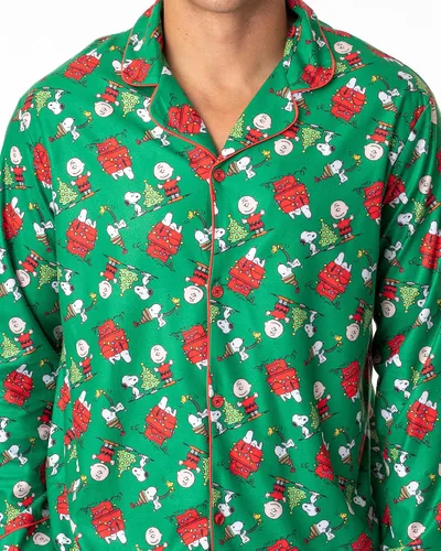 Vista 2 de INTIMO Peanuts - Conjunto de pijama de Navidad con botones para hombre, Snoopy Charlie Brown, Verde