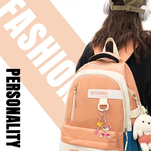 Vista 6 de Lindos llaveros para mujeres y niñas, llaveros de letra inicial con borla de mariposa, dije para bolso, mochilas, bolsos de mano