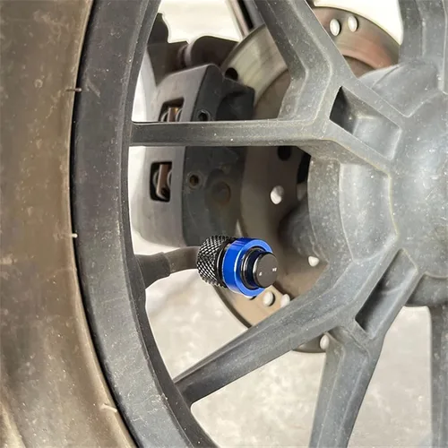 Vista 2 de Moto Kickstand Soporte lateral ampliar placa de almohadilla y tapas de aire de válvula de neumático para Suzuki para GIXXER 250 SF para GIXXER 150 A