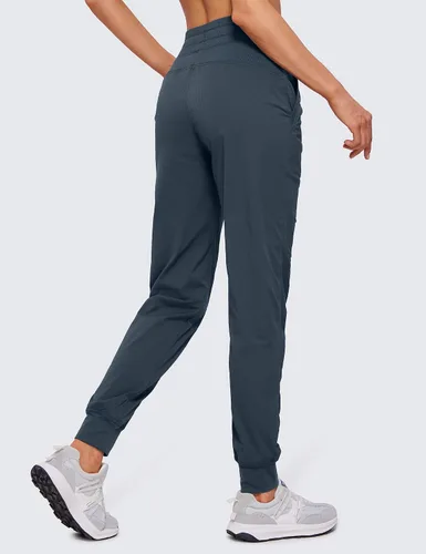Vista 2 de CRZ YOGA Pantalones deportivos ligeros de entrenamiento para mujer, pantalones casuales de cintura alta para correr al aire libre con bolsillos