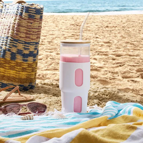 Vista 2 de Vaso de vidrio de 32 onzas con popote y tapa de bambú con funda de silicona, vaso de café helado reutilizable Boba Smoothie, se adapta al soporte