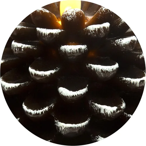 Vista 7 de Pavilion Gift Company - Vela de llama realista de piña marrón de 5 pulgadas con luz LED, funciona con pilas, hecha de cera real