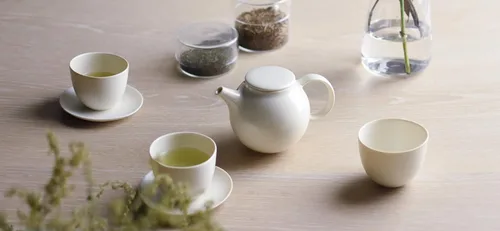 Vista 3 de KINTO 17145 PEBBLE - Taza y platillo, 6.1 fl oz (6.1 fl oz), verde musgo