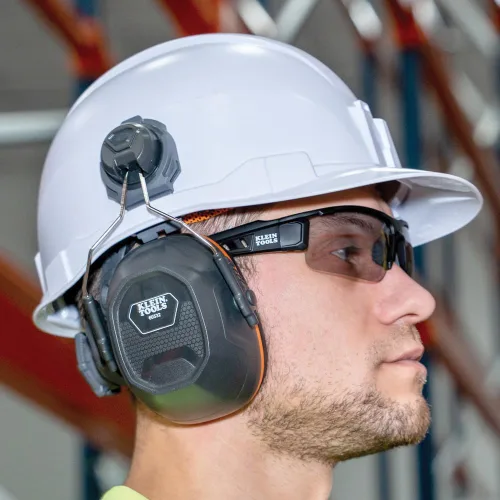 Vista 8 de Klein Tools 60532 orejeras con tapa y accesorio para casco de seguridad, 26dB NRR para construcción, fabricación, mantenimiento