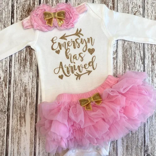 Vista 14 de Personalized Baby Girl Has Arrived Bodysuit Gold Glitter Design Add Any Name Optional Accessories