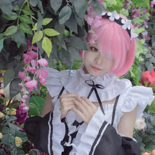 Vista 5 de Okazaki Rem Ram Re Zero - Disfraz de sirvienta con peluca