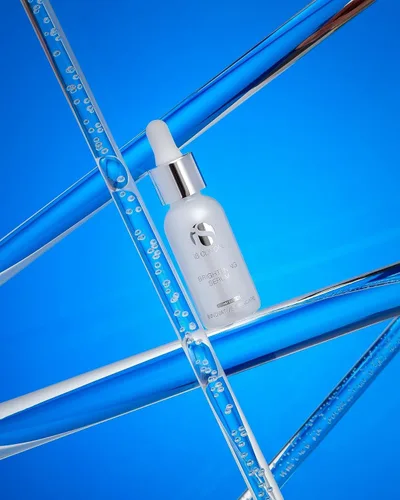 Vista 4 de iS Clinical Suero Iluminador
