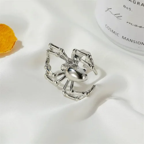 Vista 4 de Caiyao 2 anillos de dedo de araña de imitación de Halloween blanco y negro, diseño de fantasma, festival gótico, arácnido, para mujeres y hombres