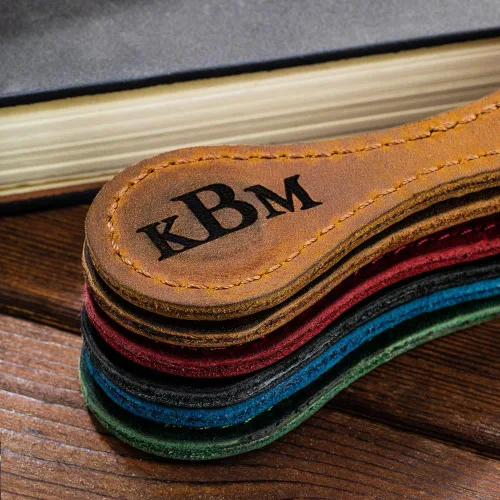 Vista 3 de Marcapáginas con inicial personalizable, regalo para ella, con monograma de letras personalizadas, de cuero, para amantes de los libros, lindo