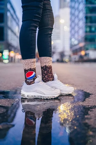 Vista 4 de Rainbow Socks x Pepsi calcetines de camión de comida para hombres y mujeres, 3 pares