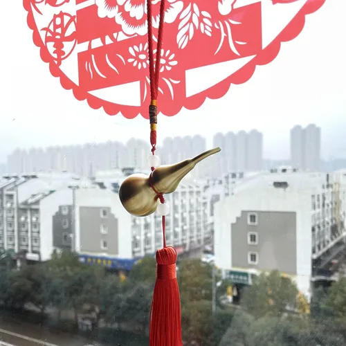 Vista 8 de Adornos colgantes de Feng Shui, calabaza dorada de Wu Lou, con tira de la suerte roja, tesoro ideal para colgante de automóvil, dormitorio, puerta