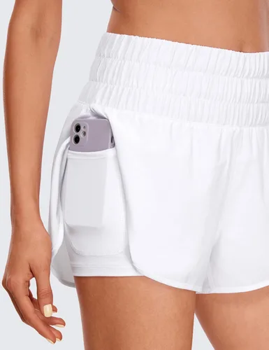 Vista 4 de CRZ YOGA Pantalones cortos de correr 2 en 1 para mujer de 3 pulgadas, cintura alta, entrenamiento, atletismo, gimnasio, tenis, con bolsillo