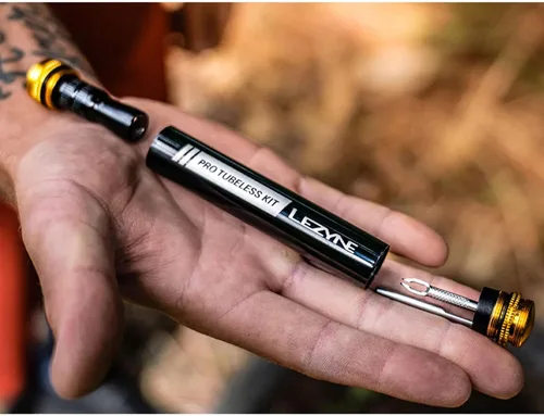 Vista 6 de LEZYNE Kit Pro Tubeless Sistema portátil de reparación de neumáticos de bicicleta todo en uno con cuerpo de aluminio, tapones para neumáticos