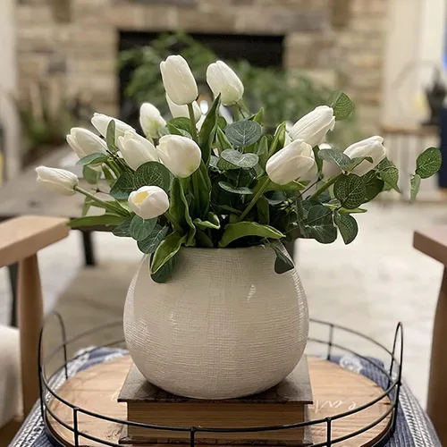 Vista 8 de hanlongyu 15 piezas de tulipanes de marfil artificiales para decoración de mesa, ramos artificiales falsos, tulipanes realistas para decoración