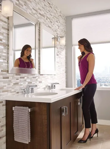 Vista 2 de Moen YB8886CH Barra de toalla de mano de baño de 90 grados, cromo
