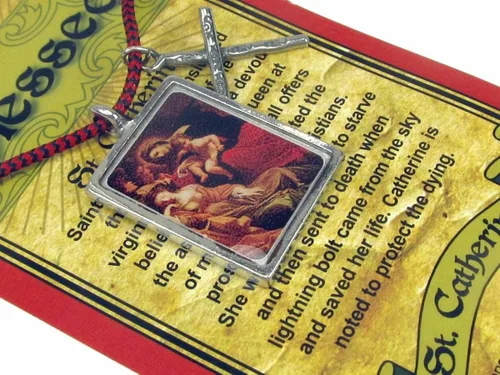 Vista 2 de Saint Catherine todo Color esmaltado colgante wMini Cruz en rojonegro con cable collar
