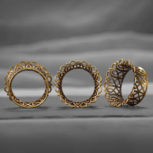 Vista 6 de ERKUOO 2 medidores de oreja con patrón hueco, doble acampanado, túnel de oreja, expansor, aretes de carne, piercing de lóbulo, joyería de 2 a 1