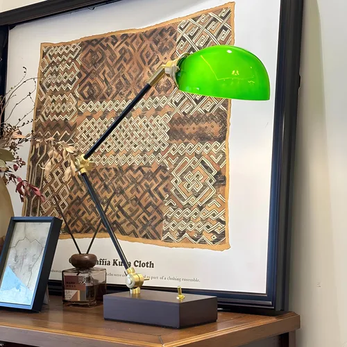 Vista 3 de Lámpara de escritorio retro, lámparas de mesa verde antiguo con base de madera de nogal, luz de lectura de latón con pantalla de vidrio verde
