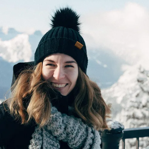 Vista 5 de ZOORON Gorro de punto de invierno para mujer con pompón de piel sintética, gorro de punto cálido para mujer