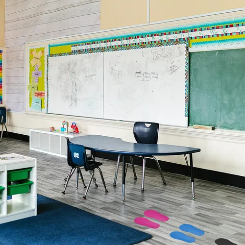 Vista 6 de PATIKIL Adhesivo de huellas de 6 x 2 pulgadas, 8 pares de PVC para suelo de zapatos pequeños para decoración de clase, guía de escaleras, color negro