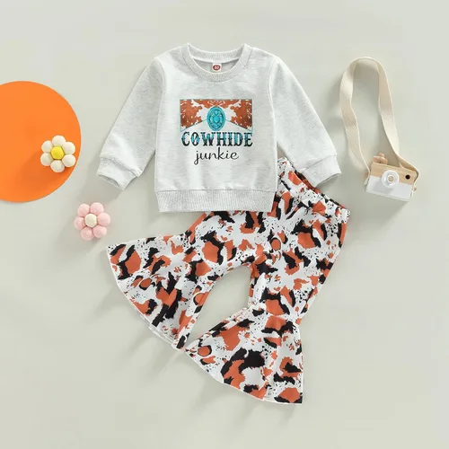 Vista 2 de Conjunto de 2 piezas de ropa occidental con estampado de letras, sudadera con estampado de vaca, pantalones acampanados para otoño e invierno