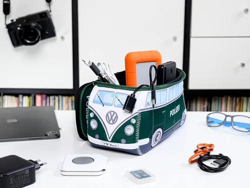 Vista 6 de BRISA VW Collection - Volkswagen Bolsa universal de neopreno para maquillaje, cosméticos, artículos de tocador para farmacia de viaje, en diseño