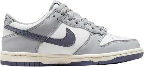 Vista 898 de Nike Kid's Dunk Low Sneaker