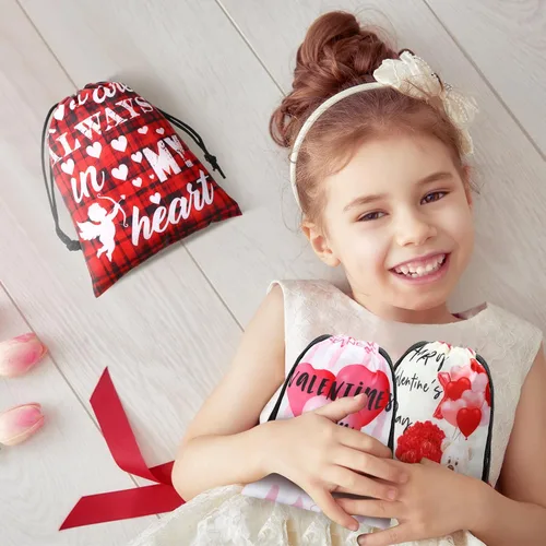 Vista 5 de Berlune 24 bolsas con cordón para el día de San Valentín, reutilizables a granel, bolsas de regalo de globos de gnomo de corazón rosa y rojo, 7 x 10