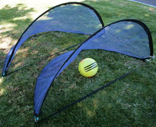 Vista 3 de BlueDot Trading Juego de dos (2) redes de fútbol plegables portátiles para interiores o exteriores, 5 pies/5.2 ft, ribete negro con bolsa