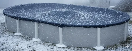 Vista 5 de Winter Block Cubierta de Invierno para Piscina Sobre el Suelo, Se Adapta a Ovalada de 12' x 18', Azul Sólido – Incluye Cabrestante y Cable