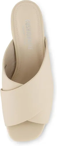 Vista 5 de CUSHIONAIRE Sandalia Garland con tacón de bloque de banda cruzada + espuma viscoelástica, anchos disponibles Arena